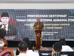 Serahkan Sertifikat Tanah ke Masyarakat Eks Timor Timur di NTT, Menteri AHY Kenang Pernah Sekolah di Dili