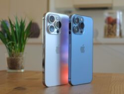 Kepanikan di Apple Store: Konsumen Serbu iPhone di Tengah Isu Tarif Impor Baru