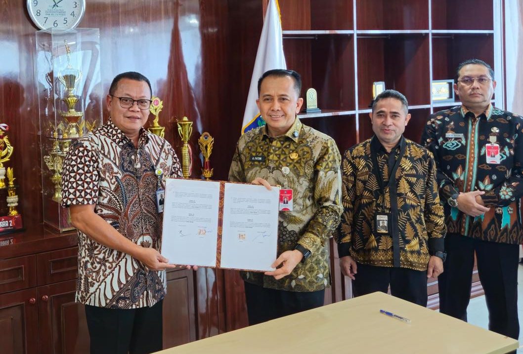 Kerja Sama integrasi layanan perbankan dengan aplikasi SIPD-RI di Kantor Kemendagri, Jakarta, Kamis (22/5/2025). (Dok. Bank Kalbar)