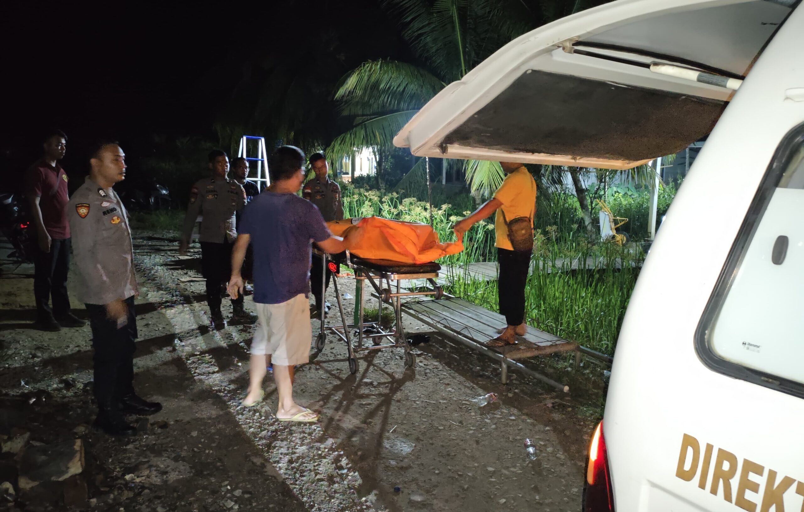 "penemuan jasad pria berinisial M di Kecamatan Sebawi, Senin (28/7/2025) malam. Korban ditemukan tewas setelah dilaporkan menghilang selama 10 hari.