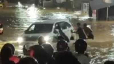 Banjir Bandang Landak Kalbar: Mobil Nyaris Hanyut dan Akses Jalan Lumpuh