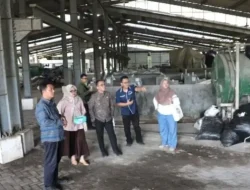 Mendiktisaintek Brian Yuliarto Apresiasi Sistem Pengolahan Sampah Terintegrasi UGM