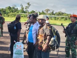 Bandara Koroway Batu Kembali Beroperasi, Sinergi TNI-Polri Jamin Keamanan Jalur Udara Papua