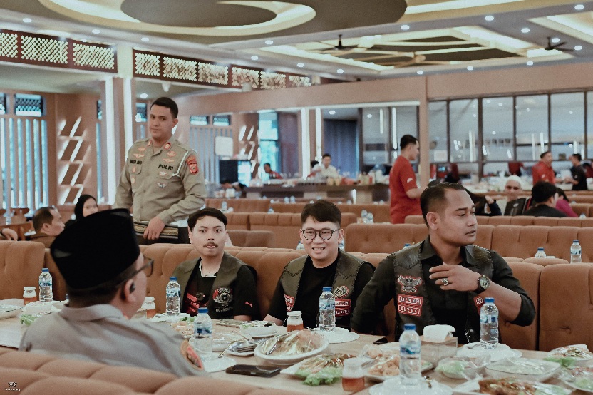 Ramadan Berkah, MBI Chapter Sukabumi Bagikan Takjil untuk Warga