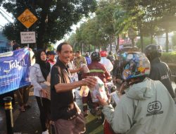 Lewat Program SERASI Ramadan, Bimbel Nurul Fikri Bagikan Ribuan Takjil di Jawa dan Sumatra
