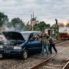 Mengapa Mobil Sering Mogok di Atas Rel? Ini Rahasia Magnetis dan Tips Amannya!