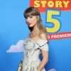 Rahasia Besar Toy Story 5, Tom Hanks Tak Tahu Taylor Swift Isi Lagu Tema hingga Hari Rilis