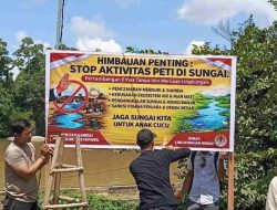 Polsek Sandai dan Pemdes Pasang Papan Larangan Tambang Ilegal di Sungai Pawan Ketapang
