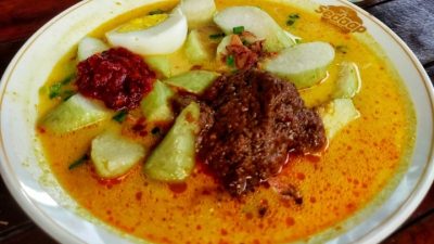 Lontong Sayur dan Negara yang Harus Dibersihkan