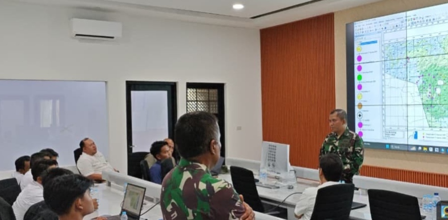 Komite Gabungan Mitigasi dan Penanganan Interaksi Negatif Gajah Sumatra di Taman Nasional Way Kambas (TNWK) Lampung Timur, Lampung saat mematangkan pengembangan sistem pusat komando (command center) berbasis kecerdasan buatan (artificial intelligence/AI). (FAKTANASIONAL/HO).