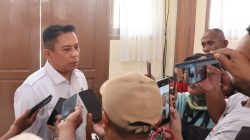 Direktorat Reserse Kriminal Khusus (Ditreskrimsus) Papua Barat Daya saat menerangkan terkait kasus perburuan satwa dilindungi, serta penetapan seorang wisatawan asing asal Tiongkok bernama sebagai tersangka. (FAKTANASIONAL/HO).