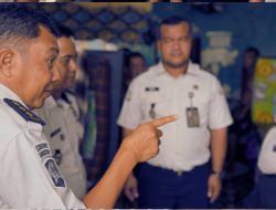 Pastikan Kondisi Lapas Tetap Aman, Petugas Kontrol Keliling Blok Warga Binaan