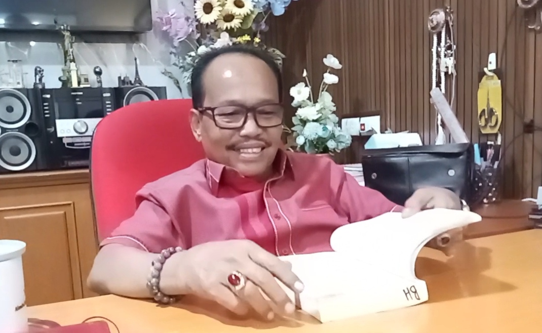 Pakar Hukum dari Universitas Bandarlampung (UBL) Lampung, Dr Bambang Hartono saat mengomentari kasus dugaan pencabulan yang dilakukan oleh seorang guru. (FAKTANASIONAL/ADAM).