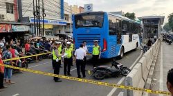 Kreees… Tubuh Kurus Remaja Putri Itu Terlindas Roda Bus Transjakarta