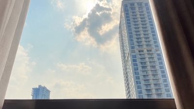 Dia Masih Hidup dan Tegak Berdiri, Meskipun Hampir Hancur Lantaran Cintamu