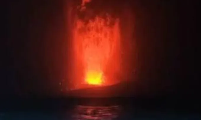 Erupsi Anak Krakatau Tak Terdeteksi, Tim BKSDA Lampung Diguyur Abu Vulkanik
