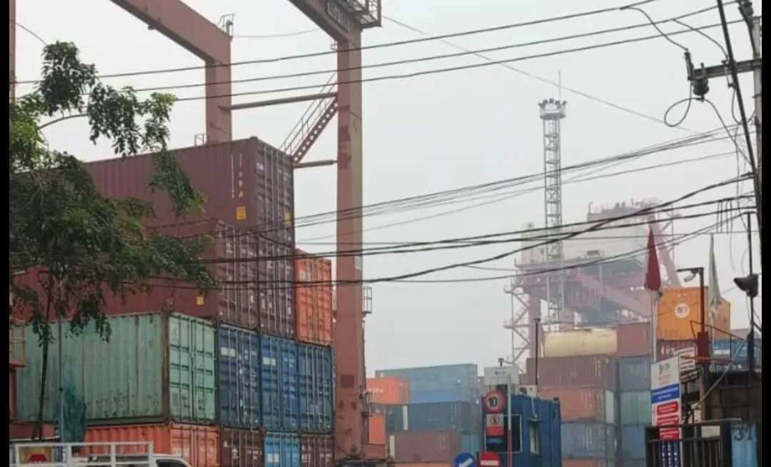 Penyelundupan Pakaian Bekas Malaysia Melalui Kalbar Kian Marak