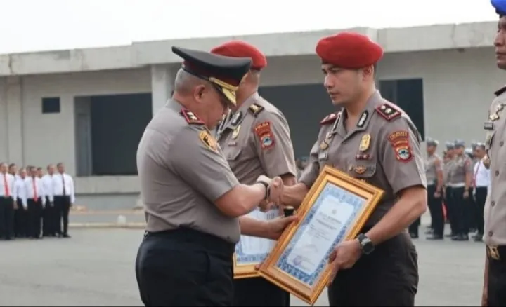 Kapolda Kalsel Beri Penghargaan kepada 21 Personel Berprestasi, Ini Capaian Mereka