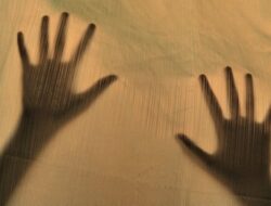 Polisi Ungkap, Satu Keluarga yang Bunuh Diri dalam Kondisi Tangan Terikat
