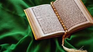 Polisi Selidiki Soal Kepala Kantor Bandara Wilayah X Merauke Injak Alquran