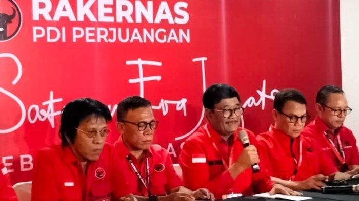 Megawati Bercanda dengan Puan saat Rakernas PDI Perjuangan di Ancol