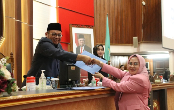 Sekda Kalbar Hadiri Rapat Paripurna Pemandangan Umum Fraksi DPRD