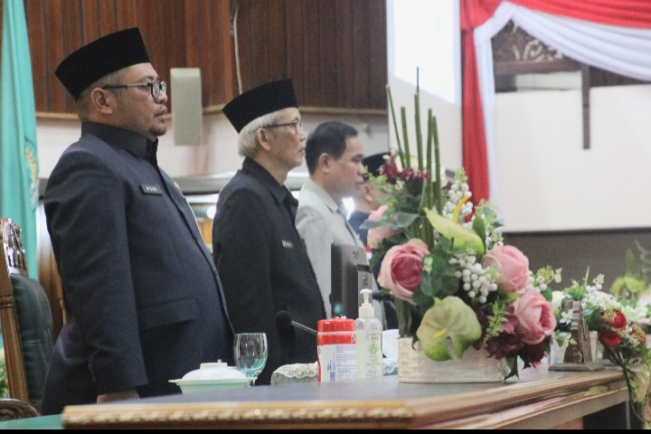Sekda Kalbar Sampaikan Pendapat Akhir Gubernur Soal Tiga Raperda