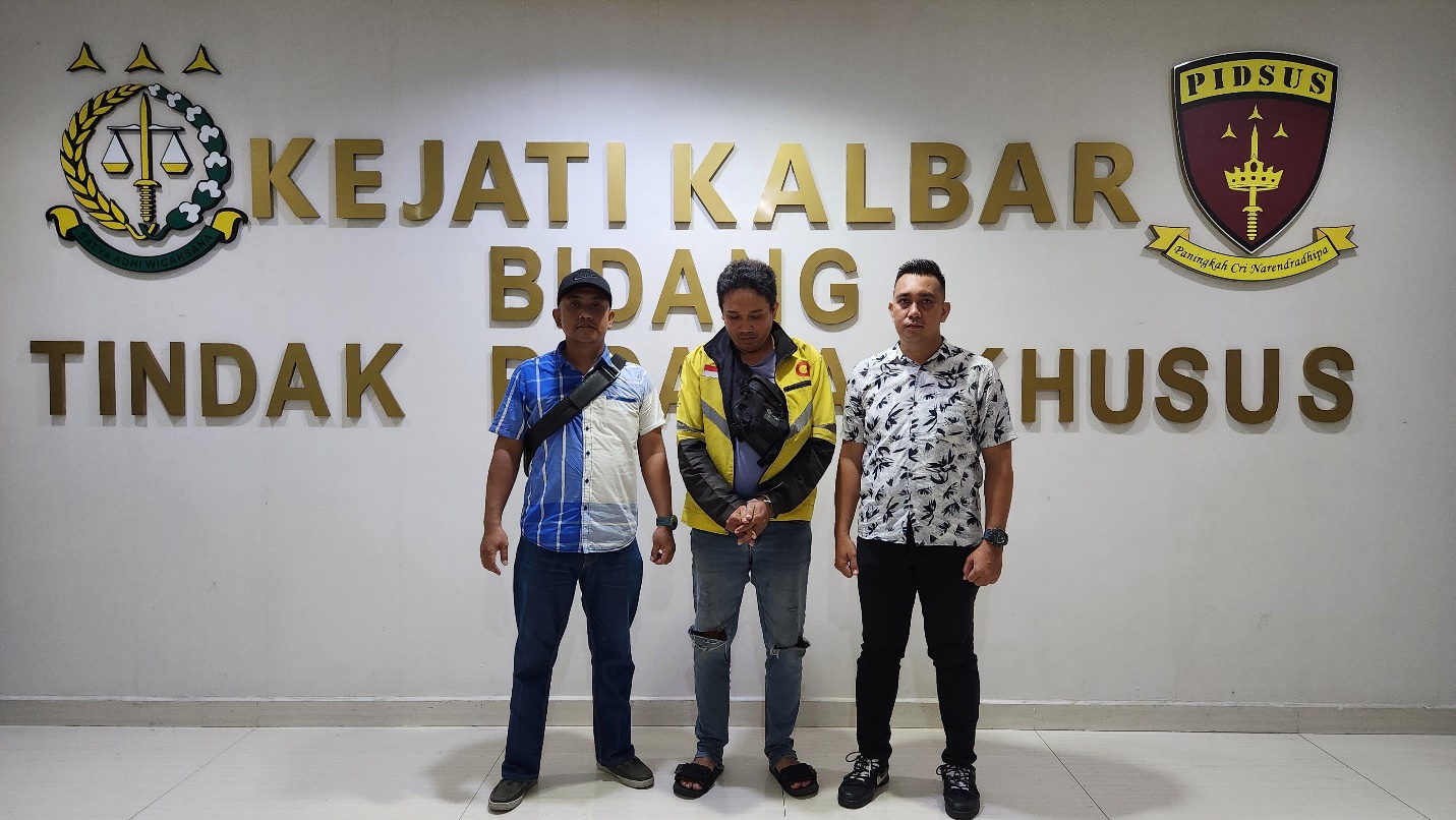 Tersangka Tipikor Diciduk Tim Intelijen Kejati Kalbar dan Pidsus Kejari Kapuas Hulu