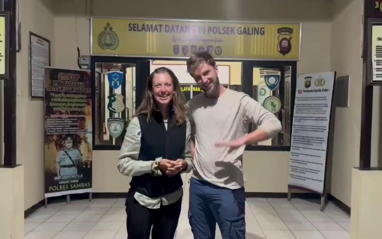 Nginap di Mapolsek Gading, Dua Bule Denmark Viral