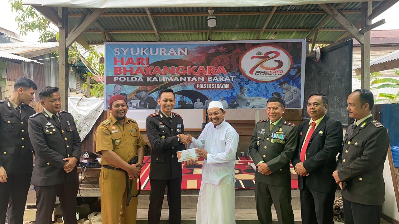 Sukuran HUT ke-79 Bhayangkara Digelar Polsek Sekayam Ponpes Kembang Serai