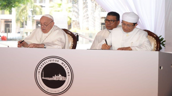 Serukan Nilai-nilai Tradisi Agama, Paus Fransiskus dan Imam Besar Masjid Istiqlal Tandatangani Deklarasi Bersama