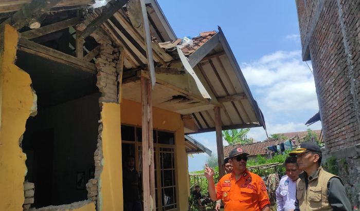 Data Sementara: 700 Rumah dan 73 Bangunan Fasiltas Umum Rusak Terdampak Gempa Bandung, 82 Warga Luka
