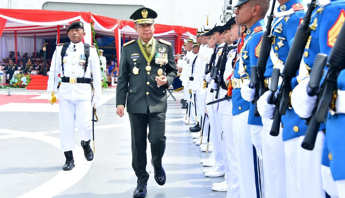 Pertama Kali dalam Sejarah, Upacara HUT TNI AL Ke-79 Dilaksanakan di Atas Kapal Perang dan Atraksi di Laut