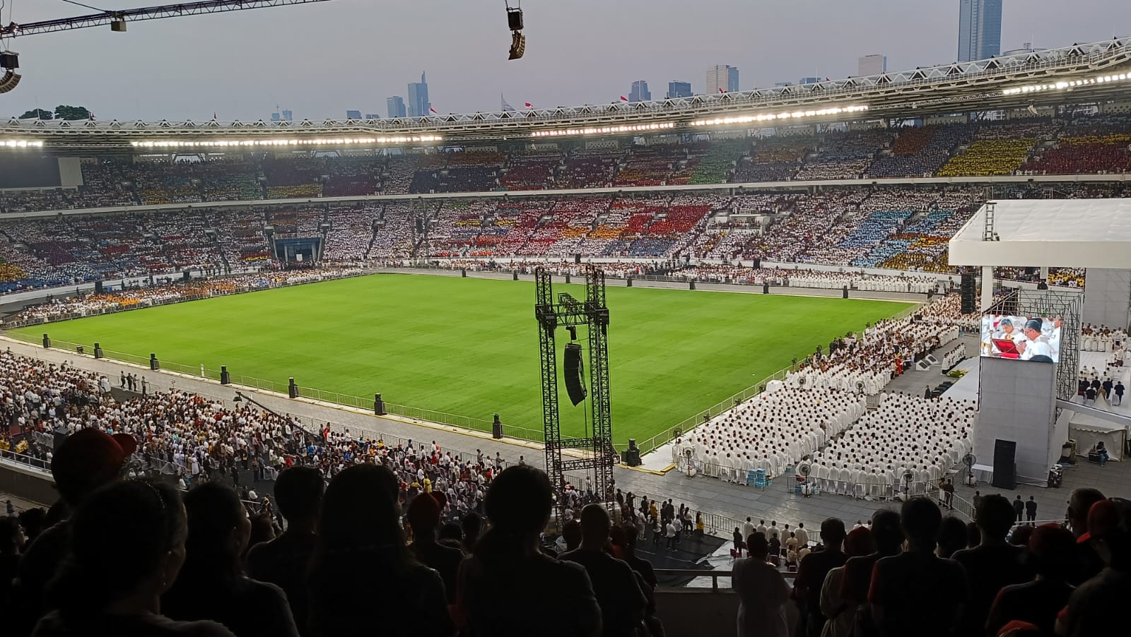 Rumput Stadion GBK Tak Terinjak-injak Saat Misa Suci yang Dipimpin Paus Fransiskus