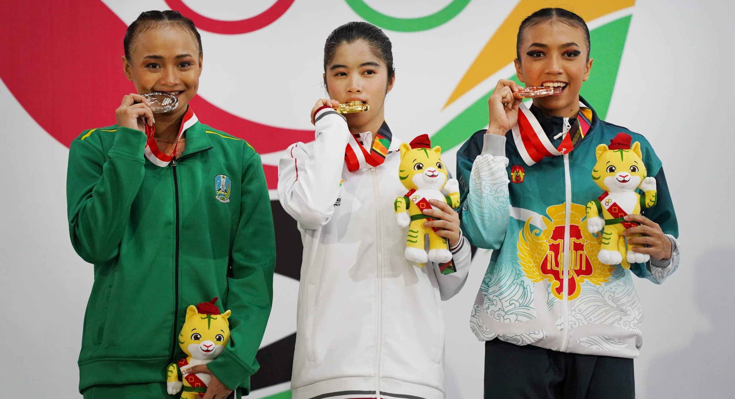 Sempat Muntah Karena Nervouse, Atlet Senam Aerobic DKI Ini Akhirnya Sabet Medali Emas