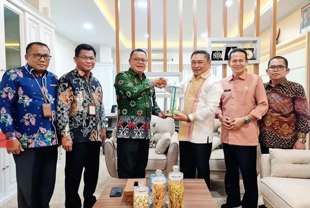 Perkuat Sinergi Zakat dan Wakaf, Dirut Bank Kalbar Kunjungi Kantor Kemenag