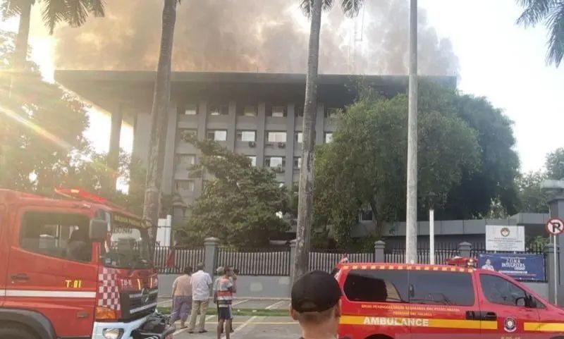 Aparat Gabungan Diturunkan Atasi Kebakaran di Gedung Bakamla RI
