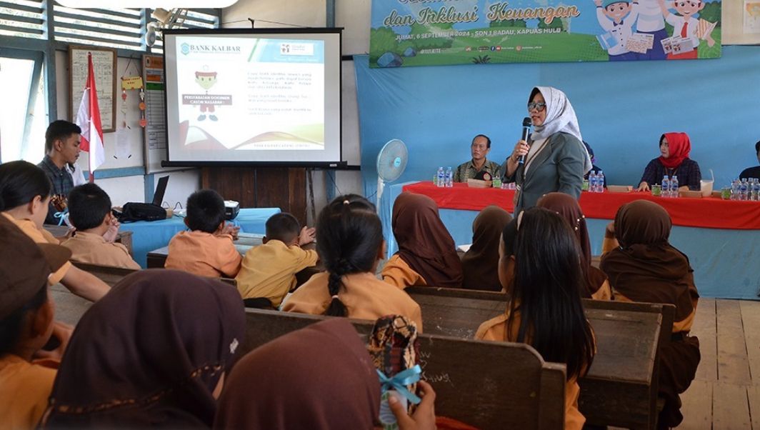Bank Kalbar dan OJK Tingkatkan Literasi Keuangan di Kapuas Hulu
