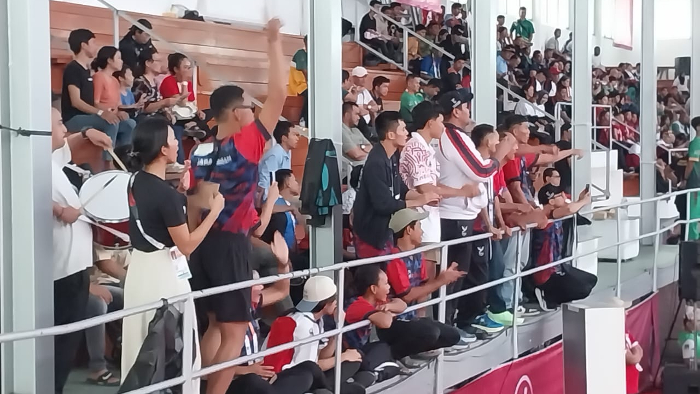 Lagu Aku Rapopo Menggema di GOR Veteran pada Laga Kickboxing PON XXI 2024