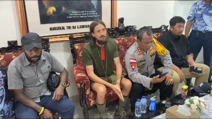 Pilot Philip Mark Marthens Akhirnya Bebas Setelah Disandra 1,5 Tahun oleh KKB Papua