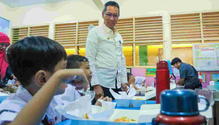Uji Coba Makan Gratis, Pj Heru: Makanan Dijamin Sehat, Bebas dari Bahan Berbahaya