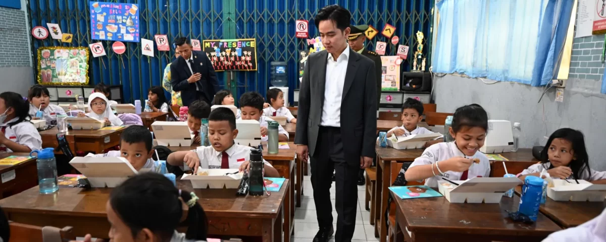 Gibran Tinjau Pemberian Makan Gratis di Jakarta