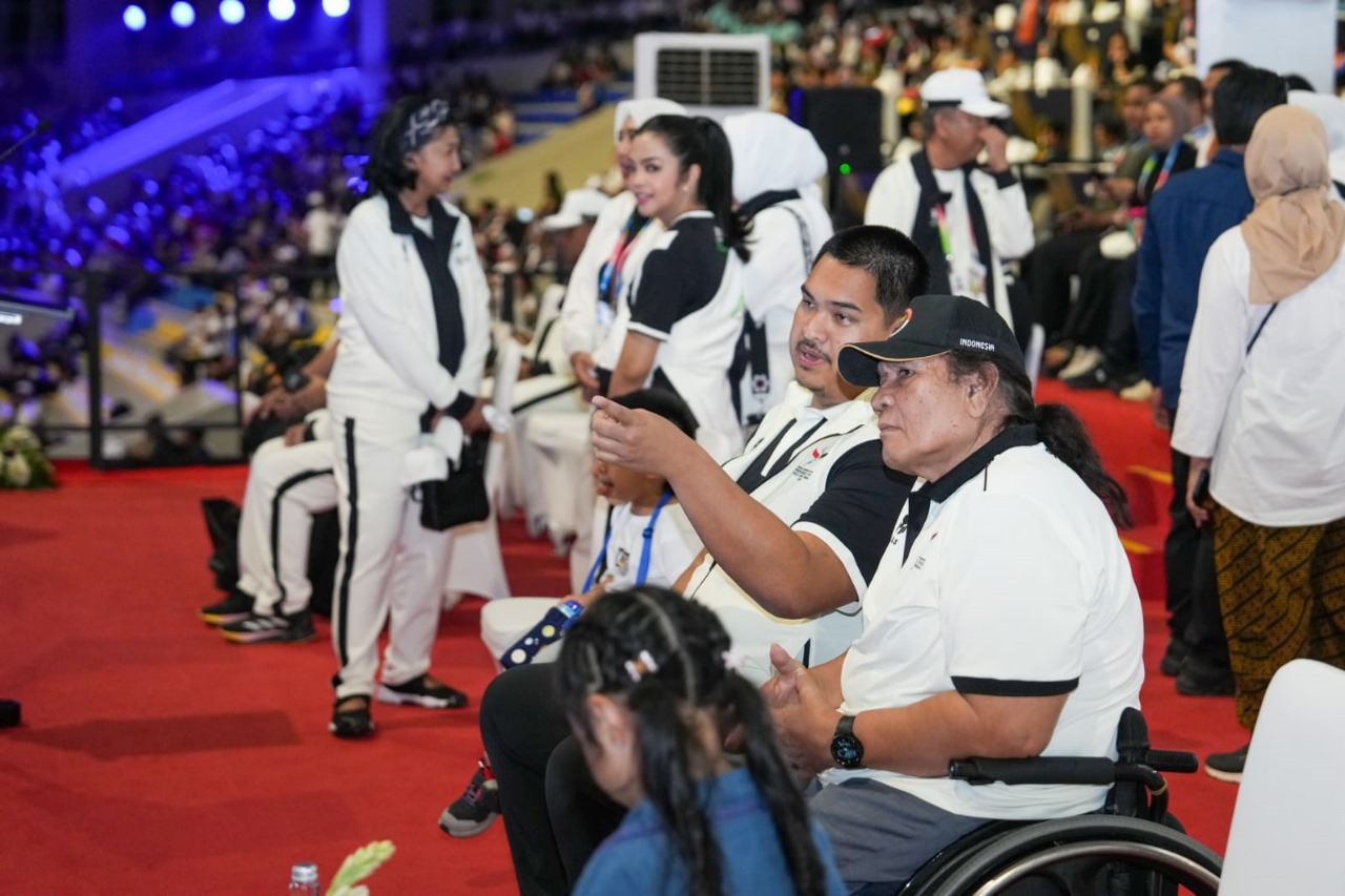 Menpora Dito Ariotedjo Apresiasi Atlet di Pembukaan Peparnas XVII Solo 2024