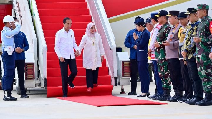 Presiden Jokowi Mendarat di Bandara IKN