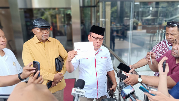 IPW Laporkan Dugaan Korupsi Pemotongan Honorarium Hakim Agung ke KPK