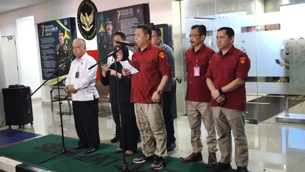 Terkait Vonis Bebas Pembunuh Dini Sera, Kejagung Tetapkan 3 Hakim PN Surabaya Sebagai Tersangka