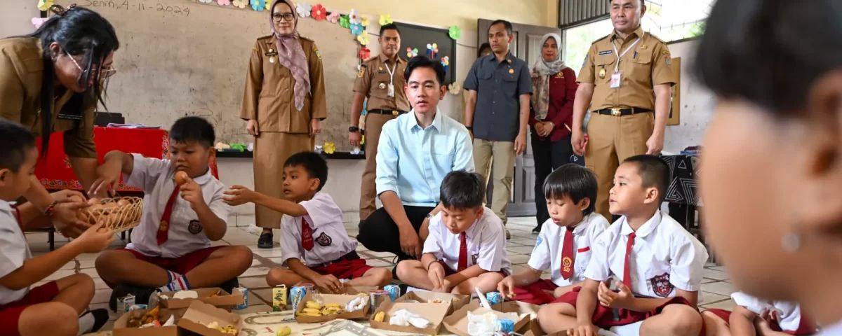 Gibran Tinjau Program Makan Siang Gratis di Palangka Raya