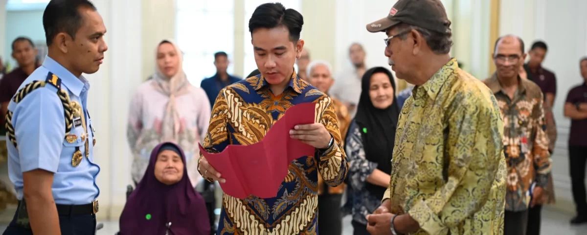 Tindak Lanjuti Aduan Warga, Wapres Serahkan Bantuan Kemasyarakatan