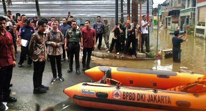 Wapres Gibran Kunjungi Warga Terdampak Banjir di Kampung Melayu dan Cawang