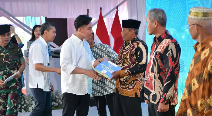 Hadiri Rembuk Tani di Semarang, Wapres Serahkan Bantuan Pupuk Nonsubsidi